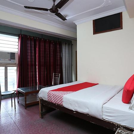 Oyo 39830 Hotel Esquire Meerut Exterior foto
