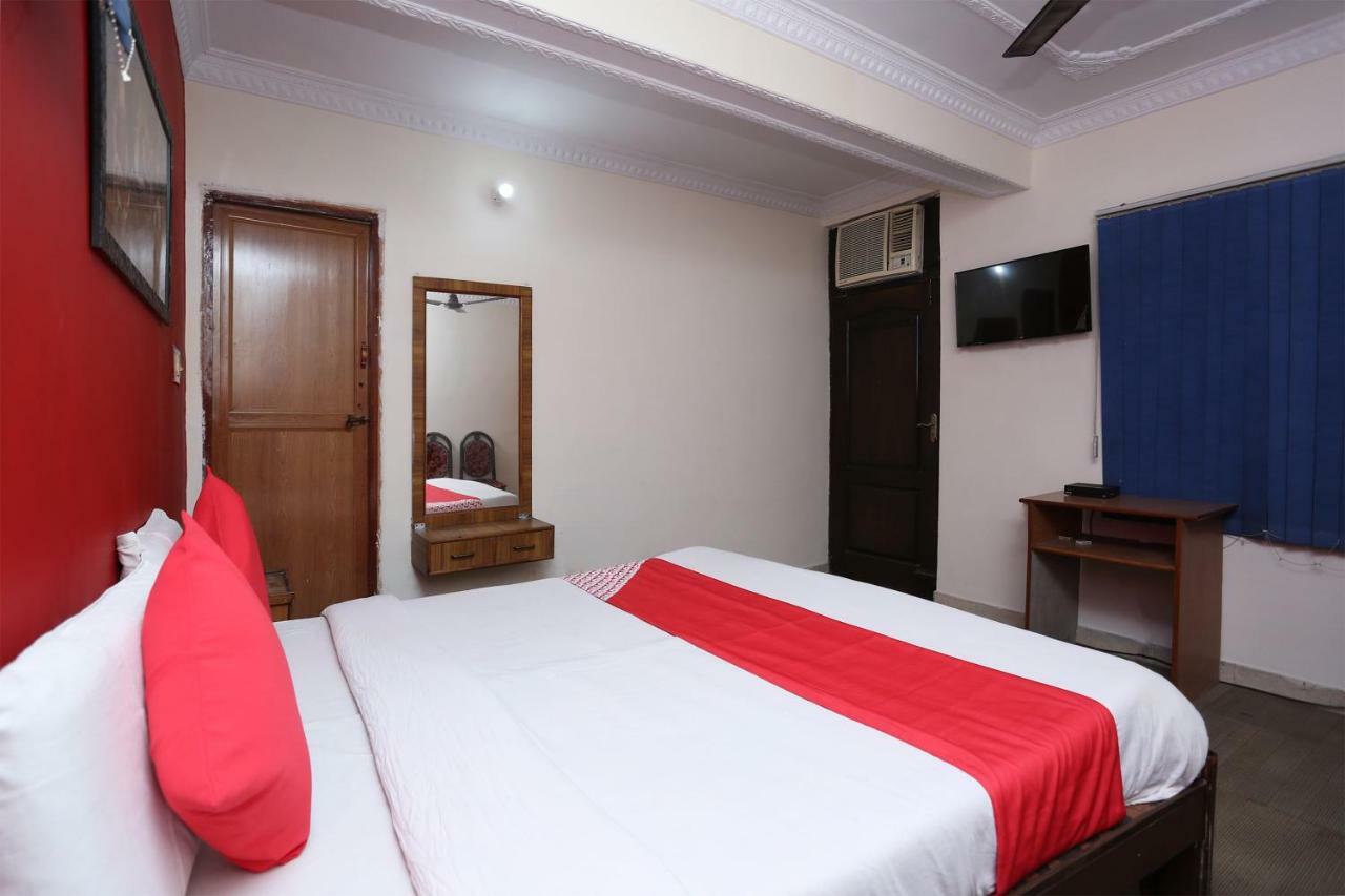 Oyo 39830 Hotel Esquire Meerut Exterior foto