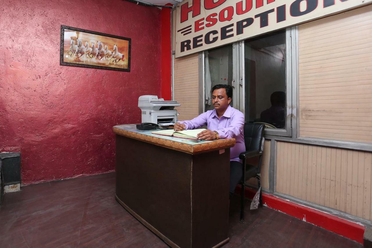 Oyo 39830 Hotel Esquire Meerut Exterior foto