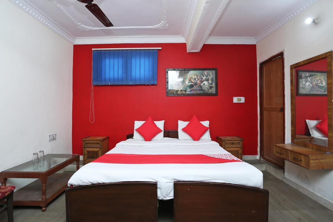 Oyo 39830 Hotel Esquire Meerut Exterior foto