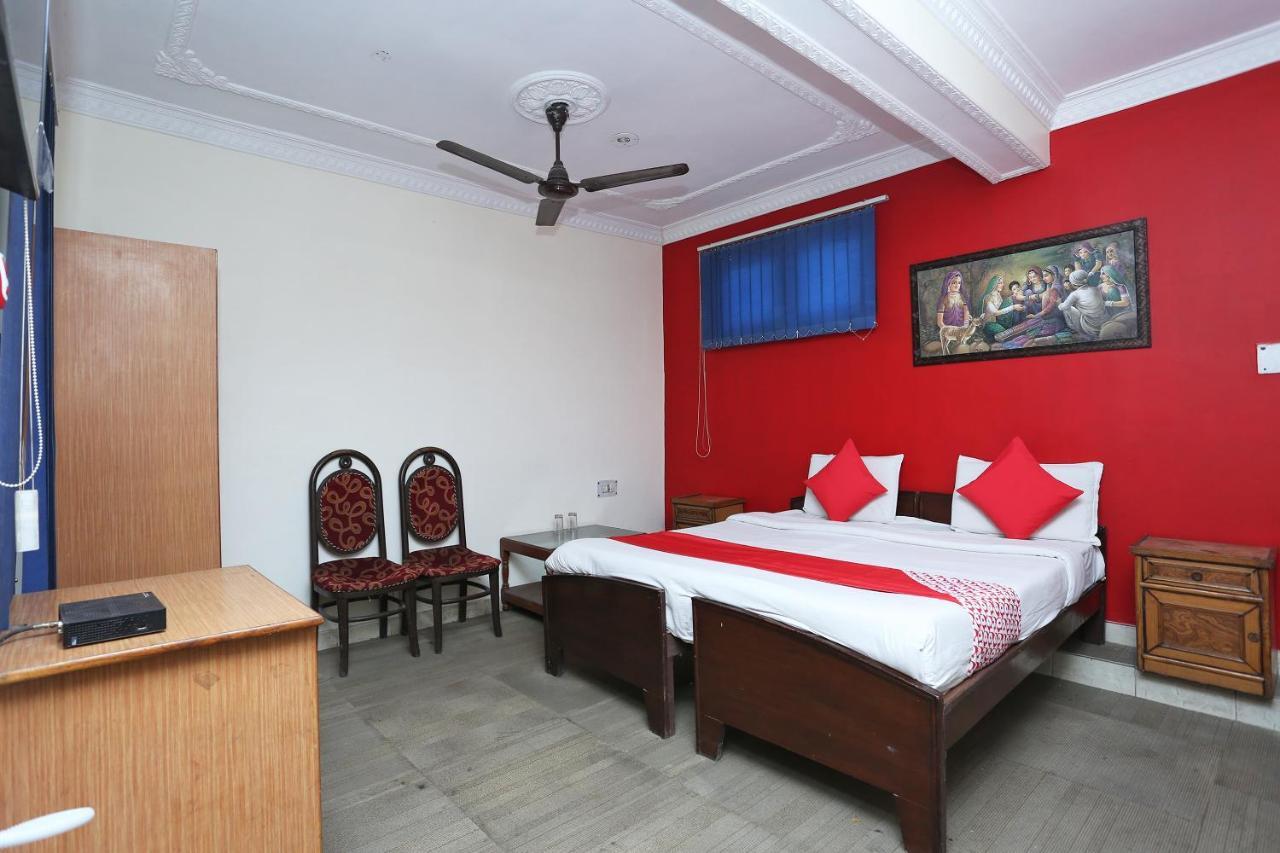 Oyo 39830 Hotel Esquire Meerut Exterior foto