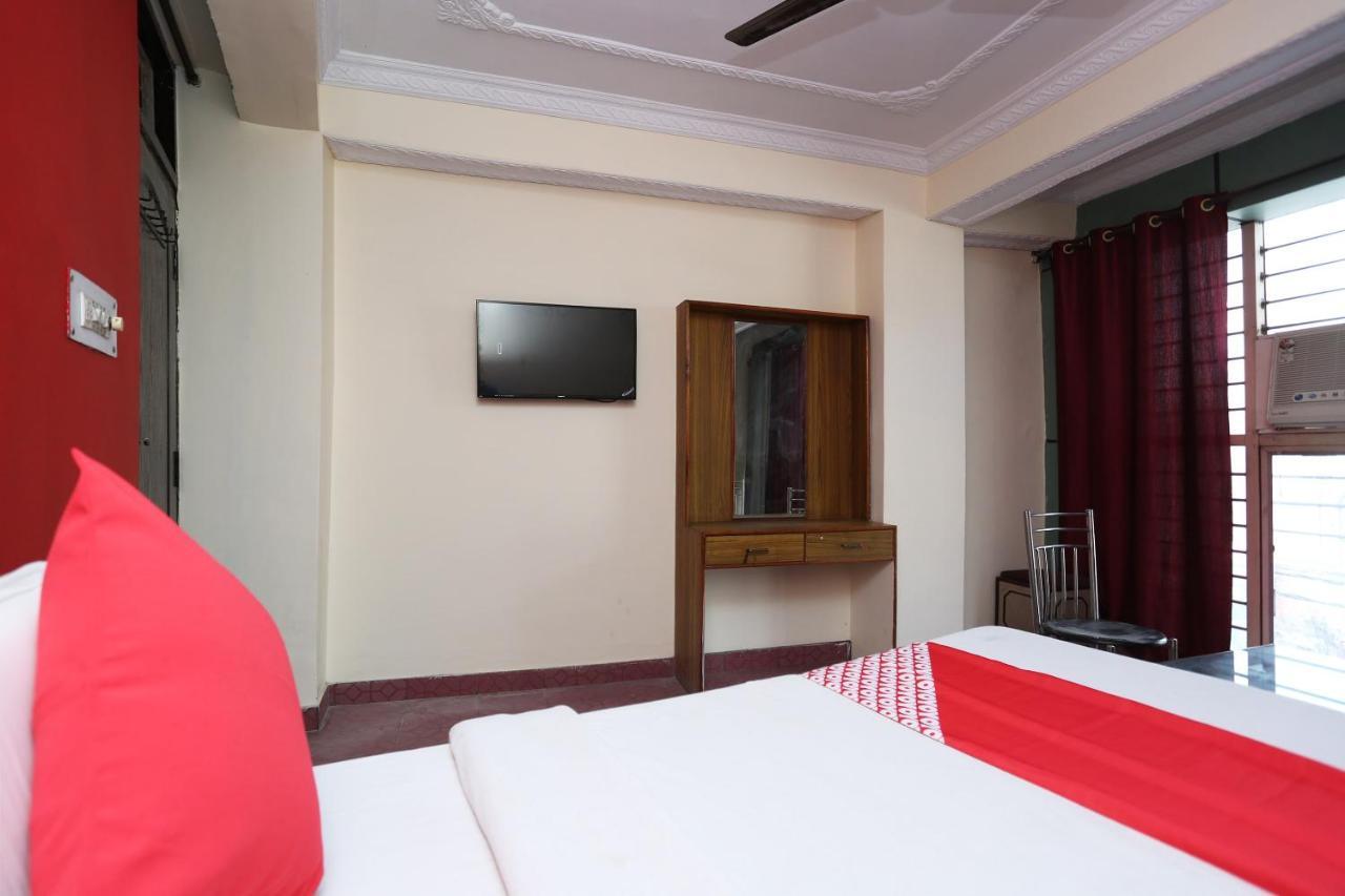 Oyo 39830 Hotel Esquire Meerut Exterior foto