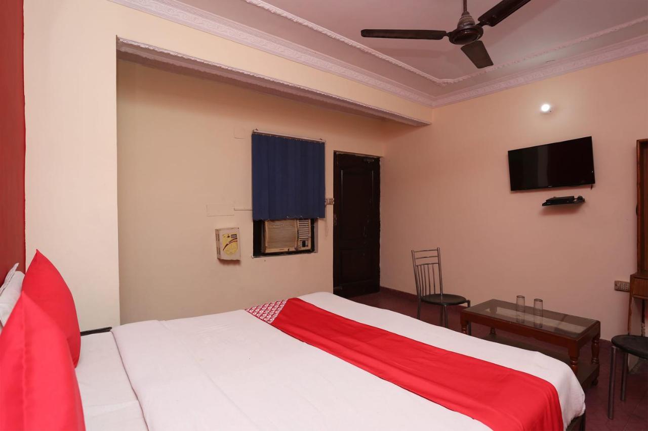 Oyo 39830 Hotel Esquire Meerut Exterior foto